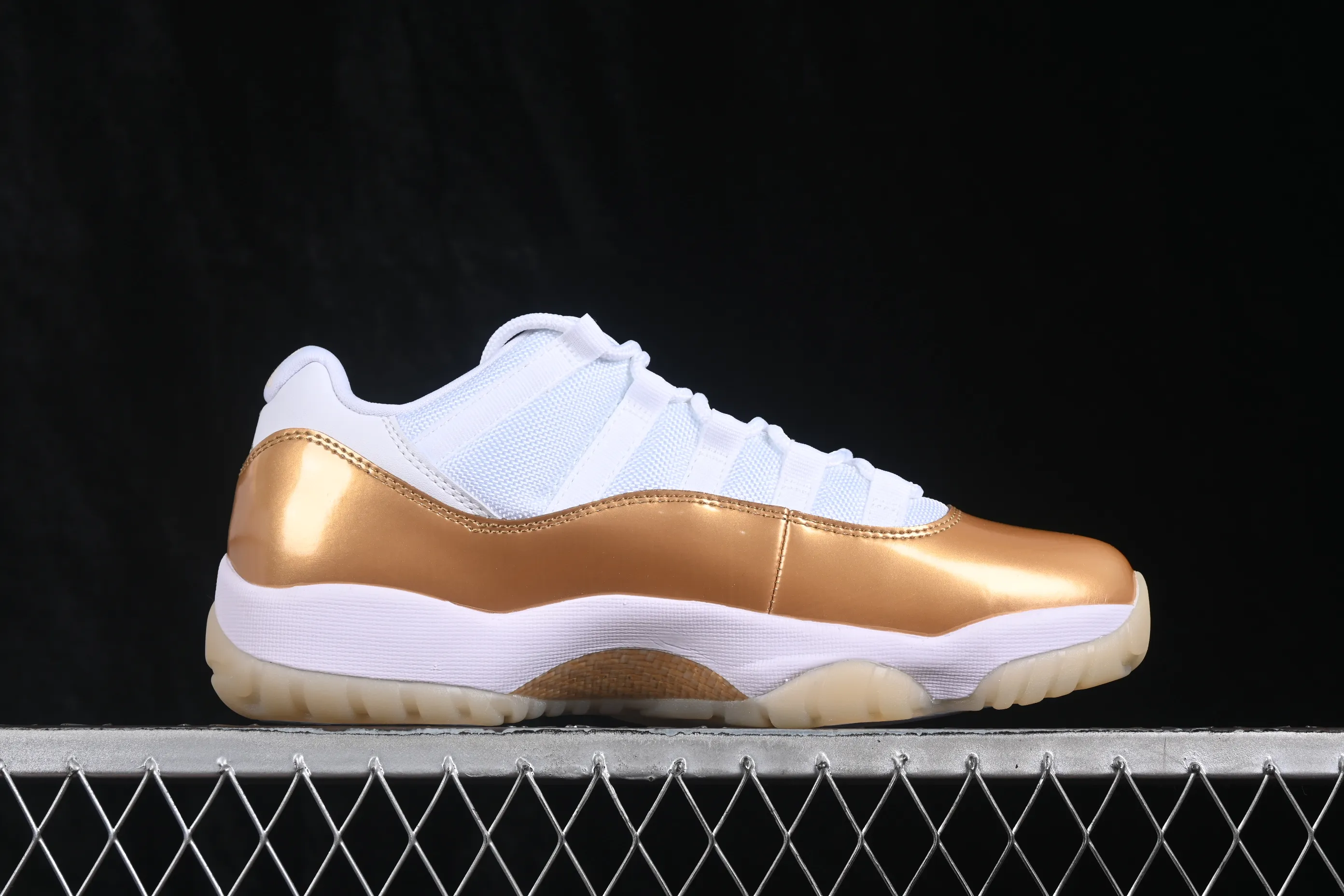 All categories Air Jordan Jordan series basketball shoes Air Jordan 11 Air Jordan 11 Low "Metallic Gold" AJ11 Joe 11 Platinum AH7860-102